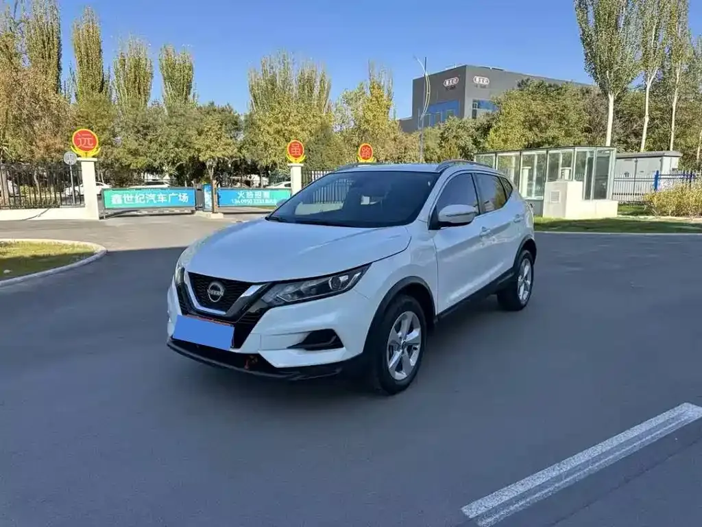 Nissan Qashqai — фото 1