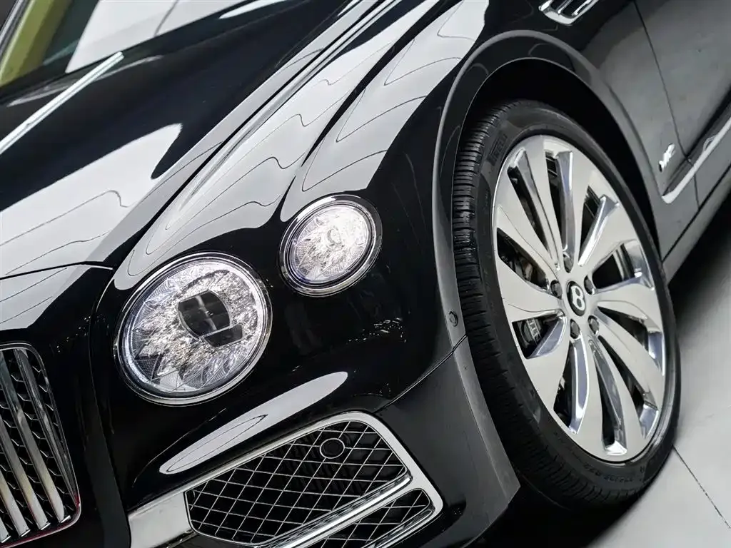 Bentley Flying Spur — фото 3