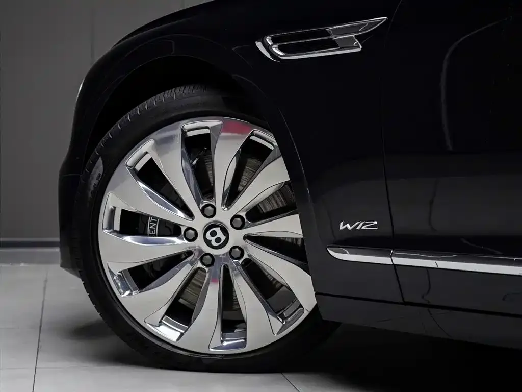 Bentley Flying Spur — фото 7