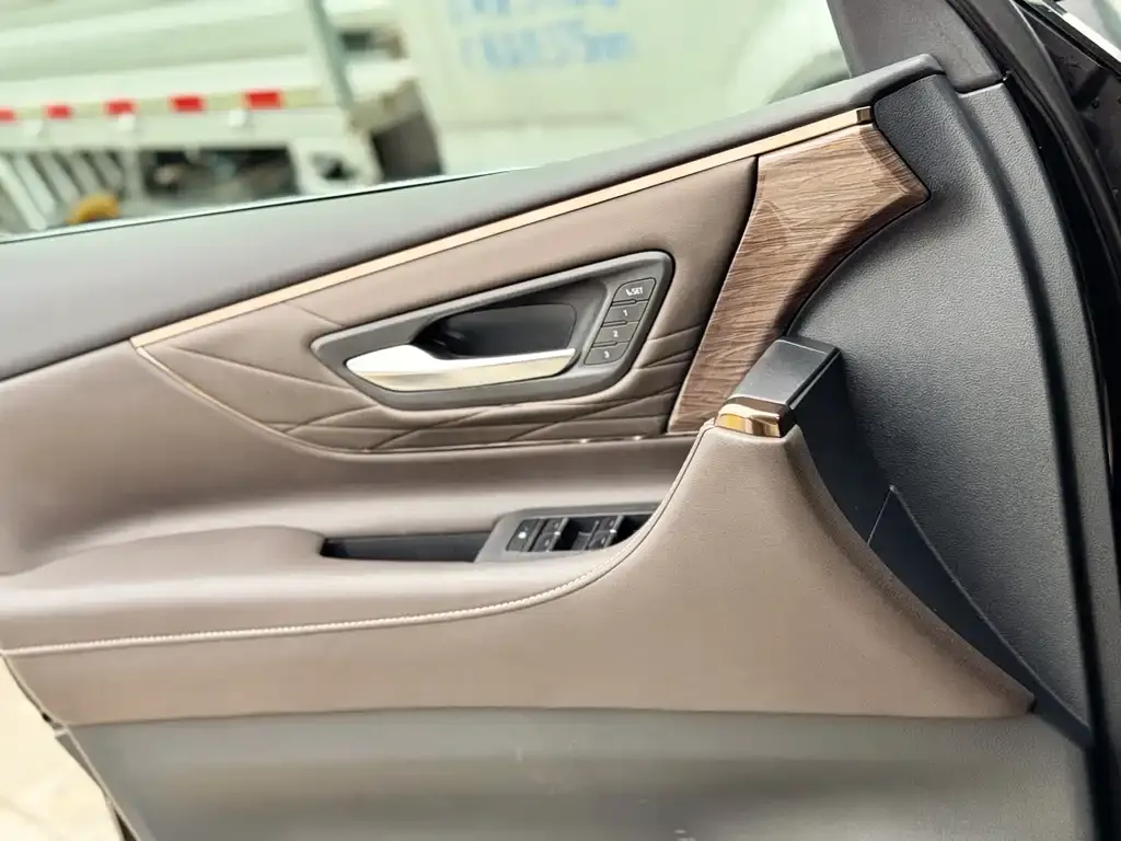 Toyota Alphard — фото 10
