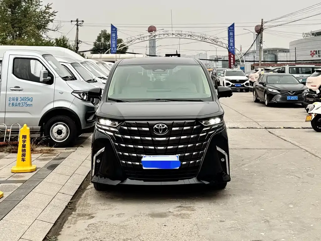 Toyota Alphard — фото 2