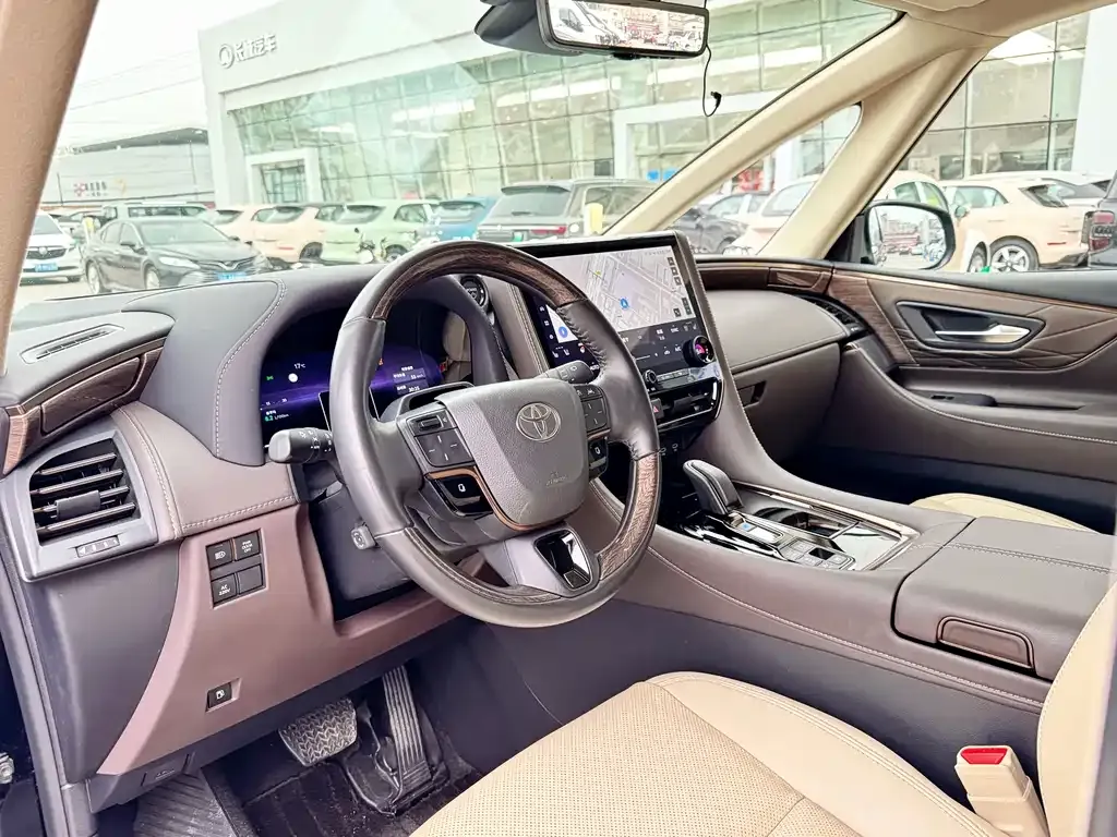Toyota Alphard — фото 5