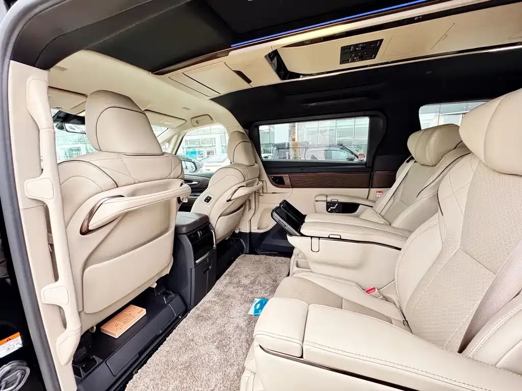 Toyota Alphard — фото 6