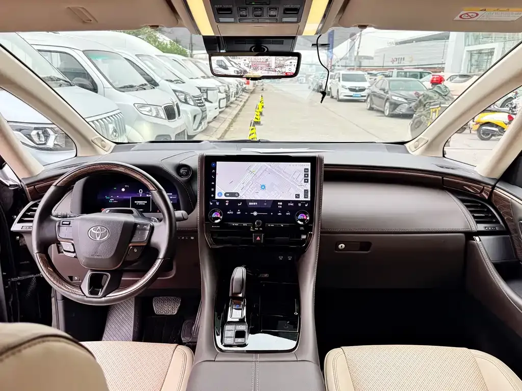 Toyota Alphard — фото 8