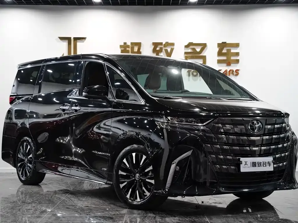 Toyota Alphard — фото 1
