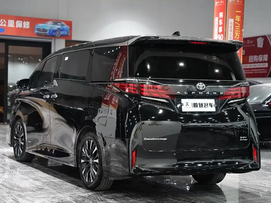 Toyota Alphard — фото 5