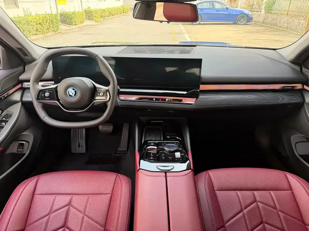 BMW i5 — фото 8