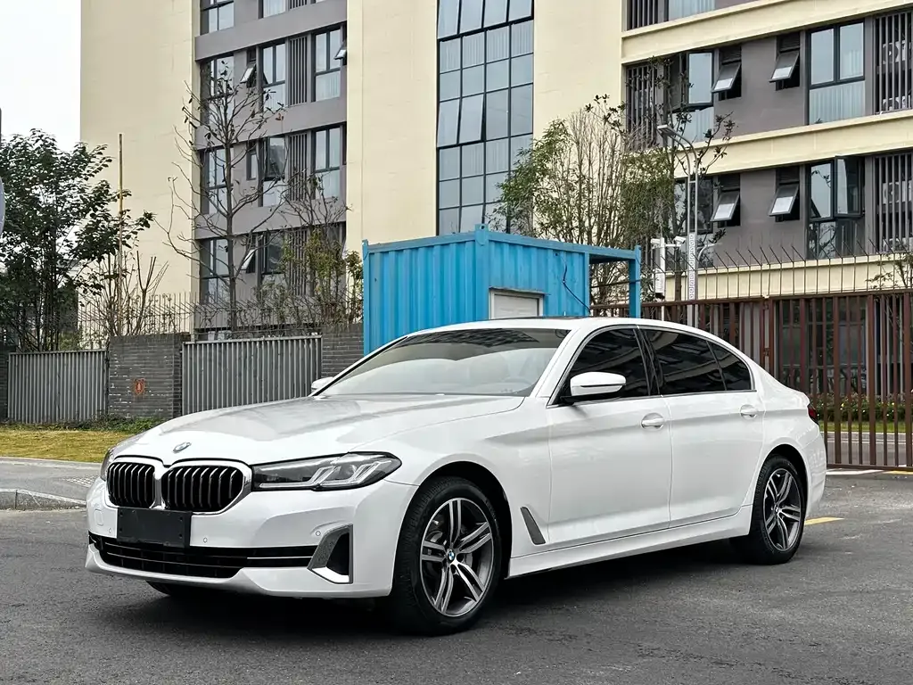 BMW 5 Series — фото 1