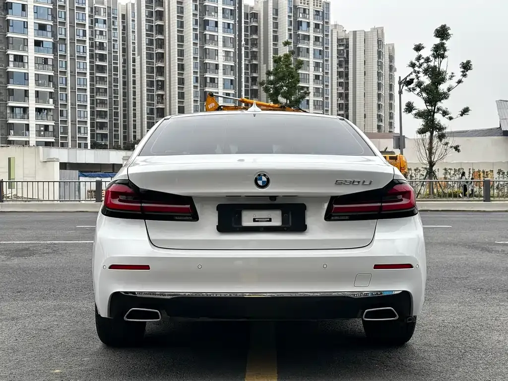 BMW 5 Series — фото 5