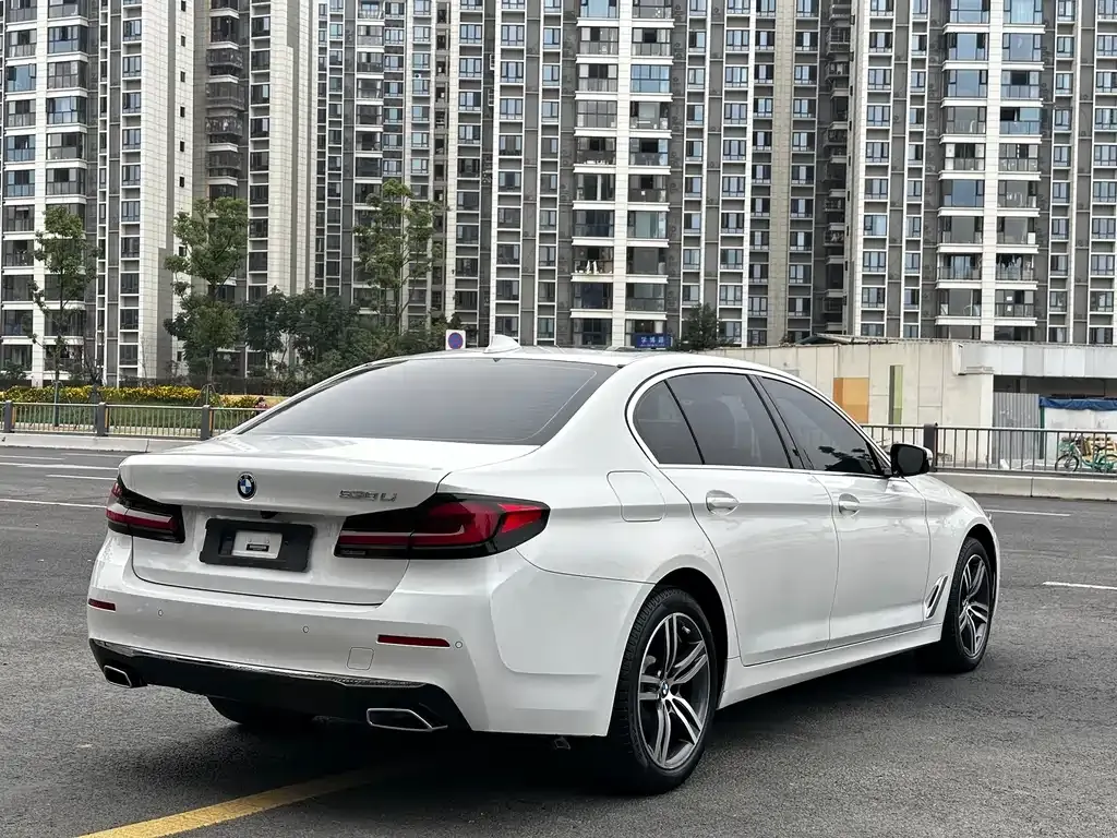 BMW 5 Series — фото 6