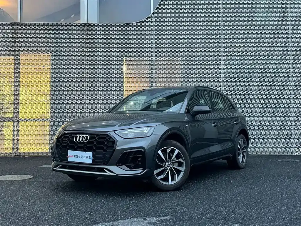Audi Q5L — фото 1