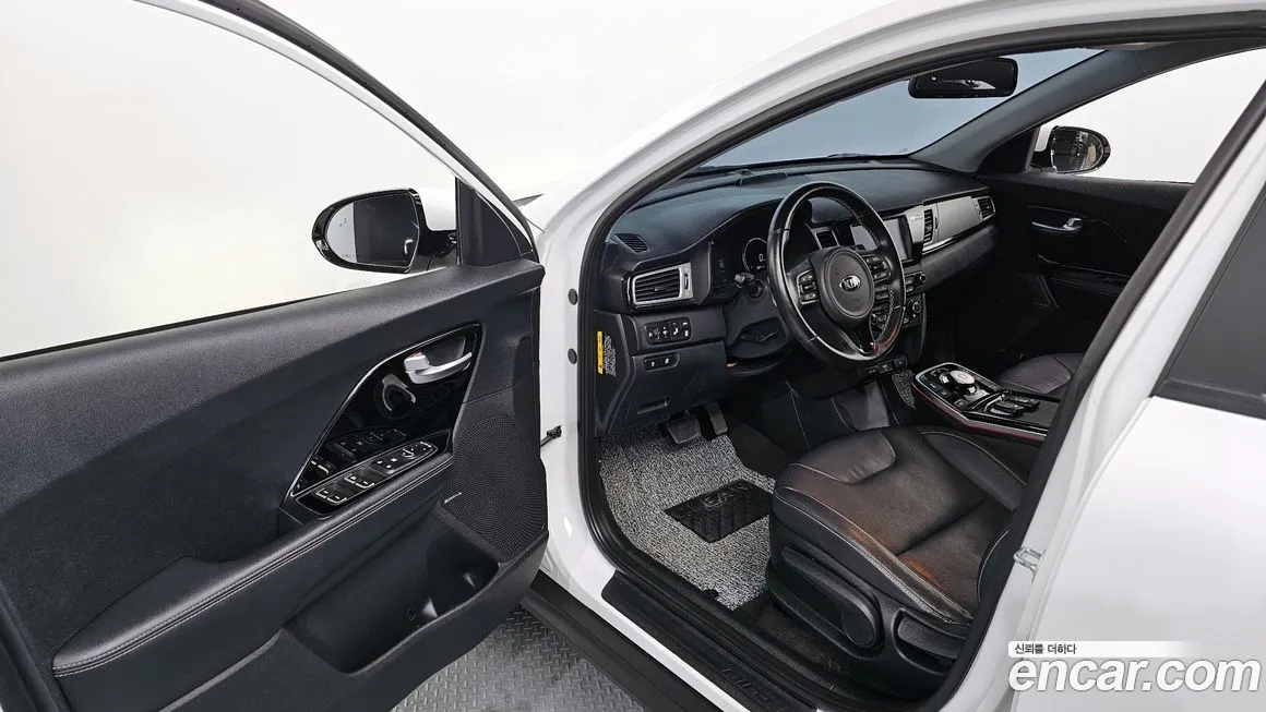 Kia Niro — фото 10