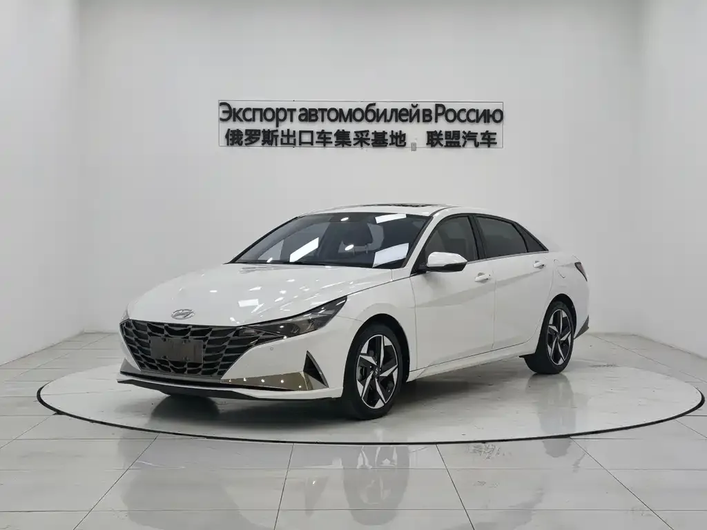 Hyundai Elantra — фото 1