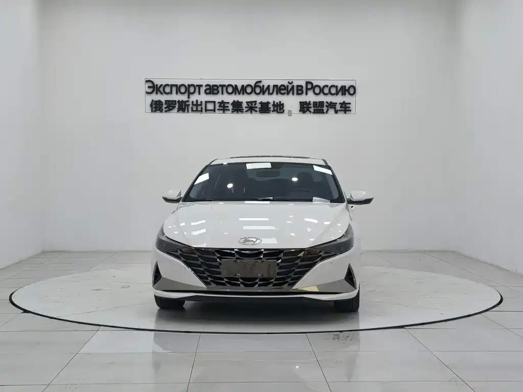 Hyundai Elantra — фото 2