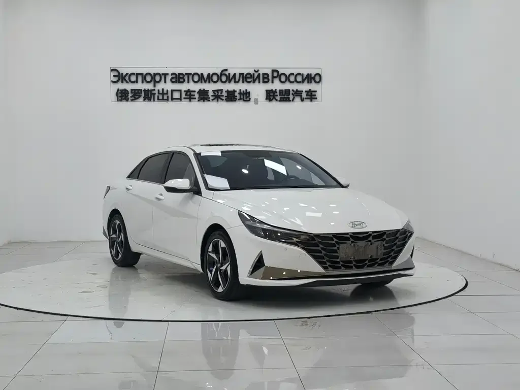 Hyundai Elantra — фото 3