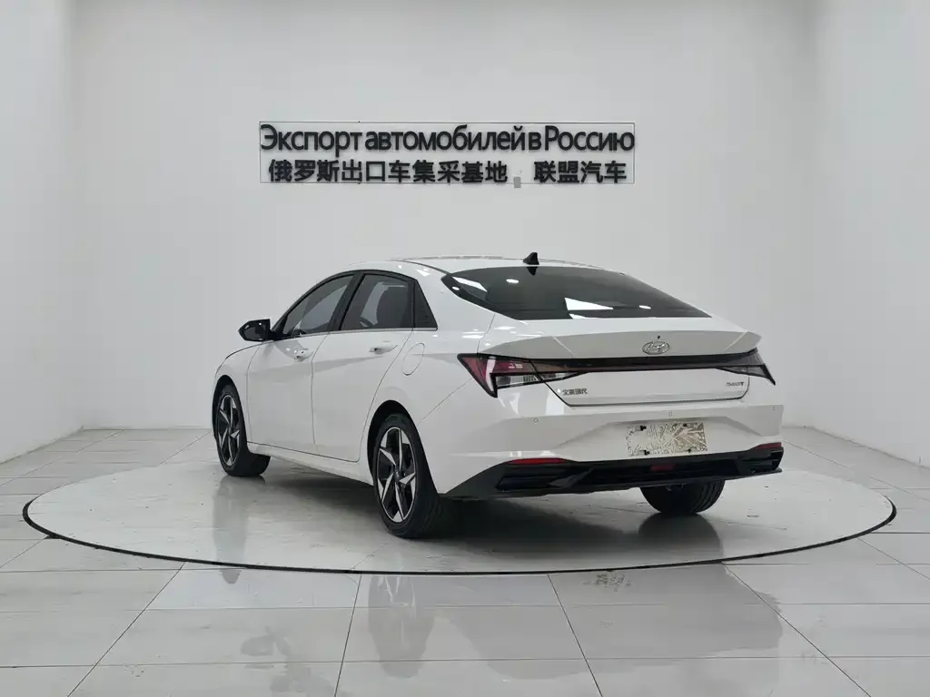 Hyundai Elantra — фото 4