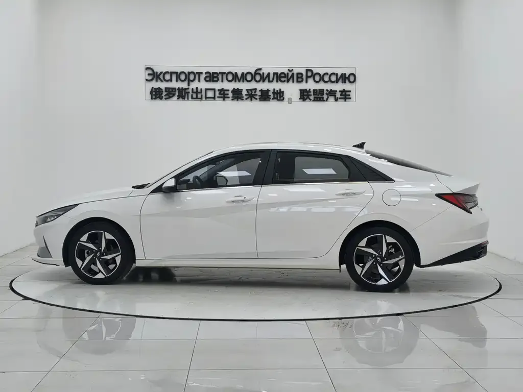 Hyundai Elantra — фото 6