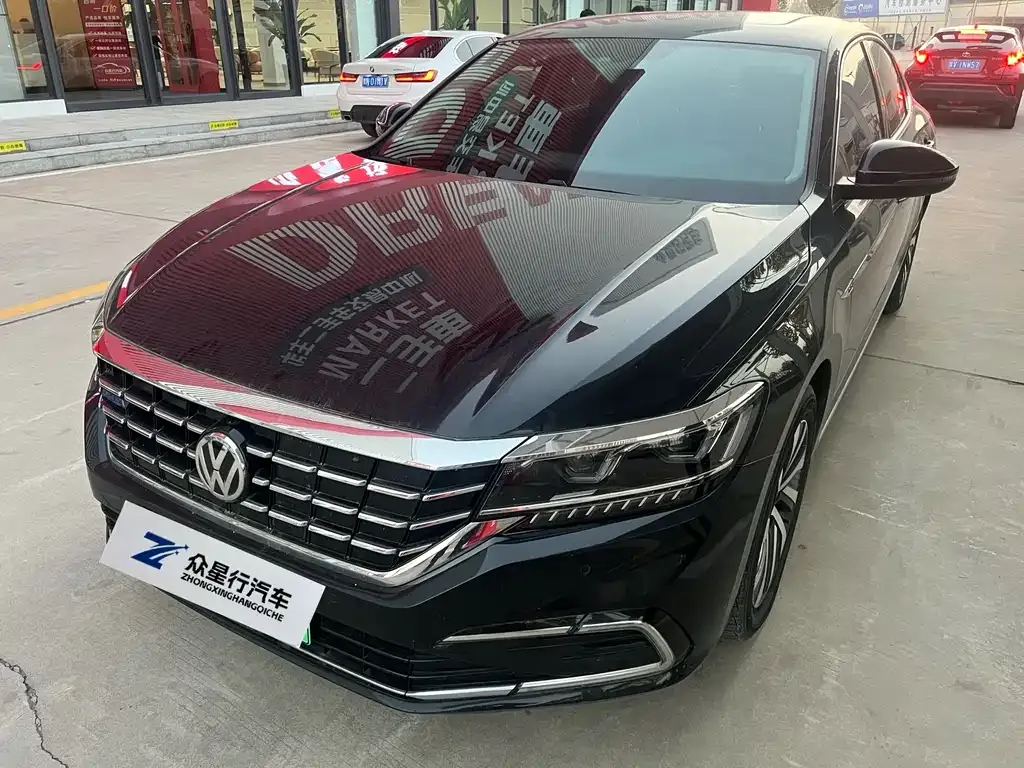 Volkswagen Passat New Energy — фото 1