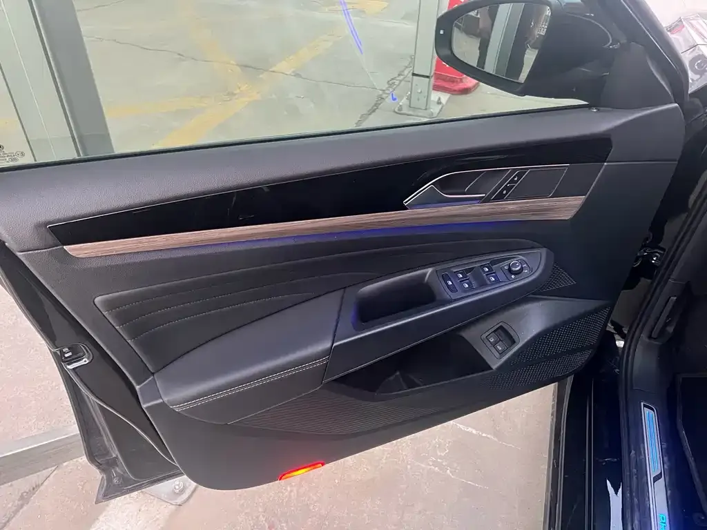 Volkswagen Passat New Energy — фото 3