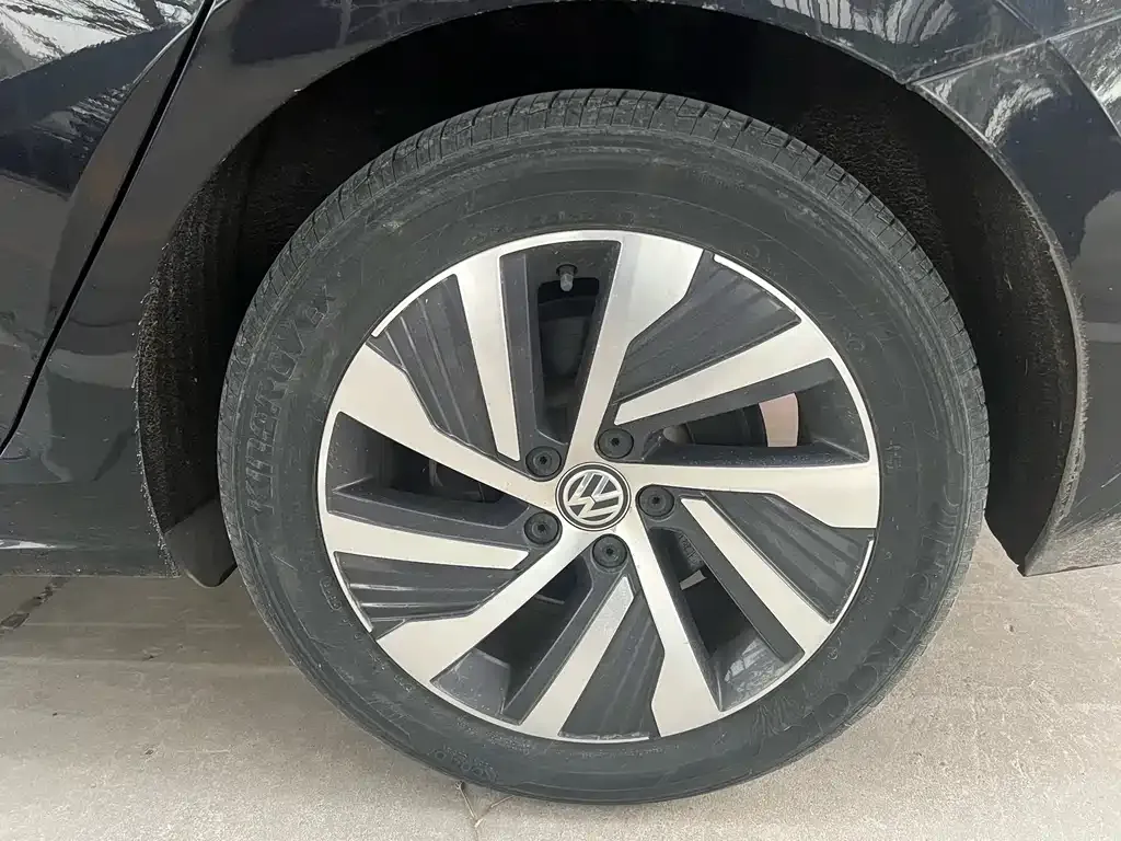 Volkswagen Passat New Energy — фото 7