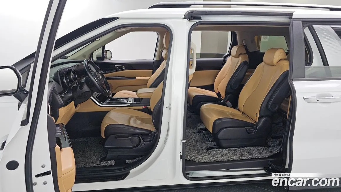 Kia Carnival — фото 10