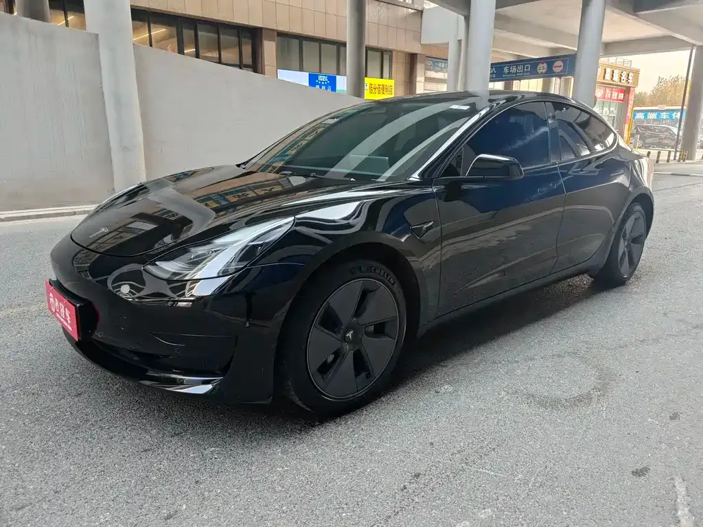 Tesla Model 3 — фото 1