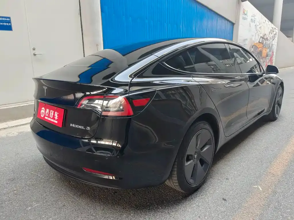 Tesla Model 3 — фото 4
