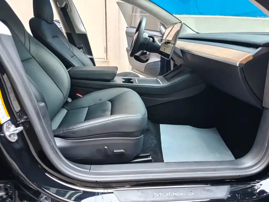 Tesla Model 3 — фото 7