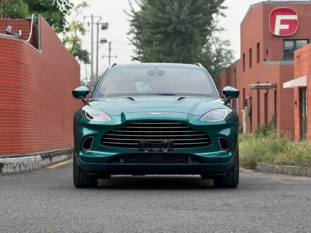 Aston Martin DBX — фото 2