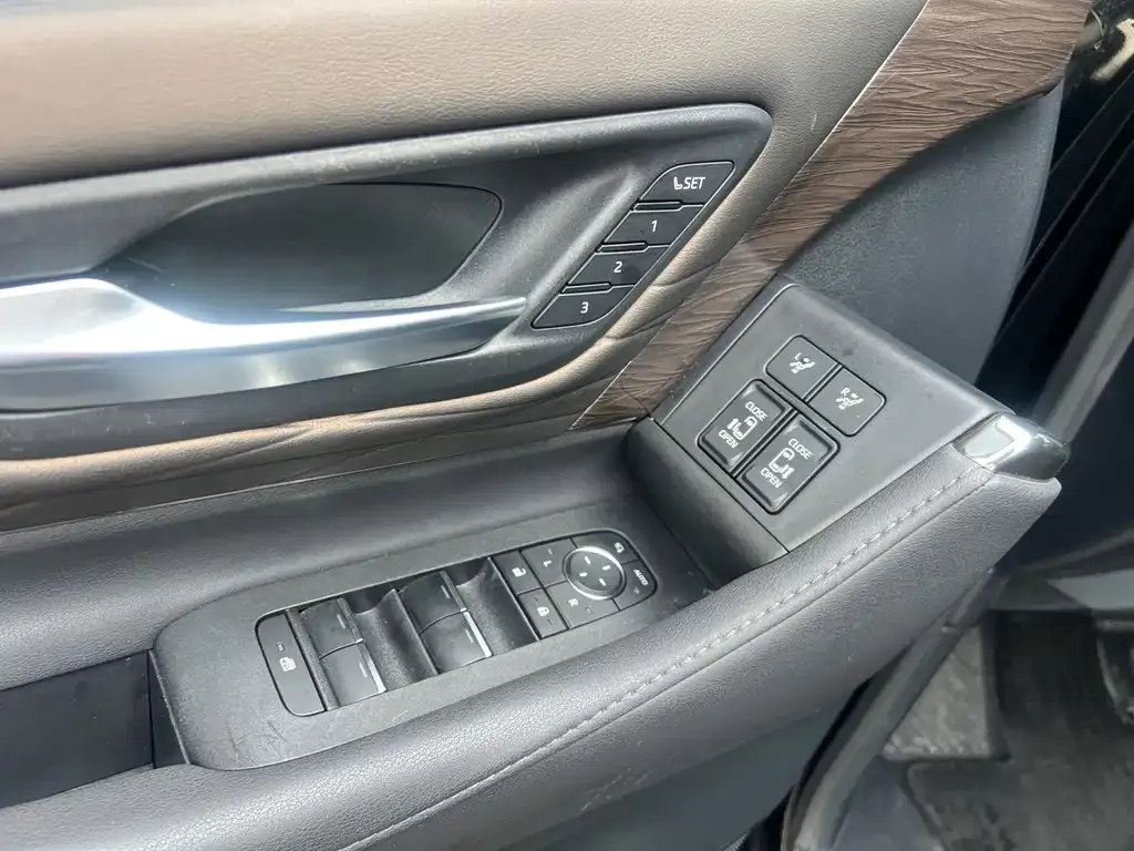 Toyota Vellfire — фото 4