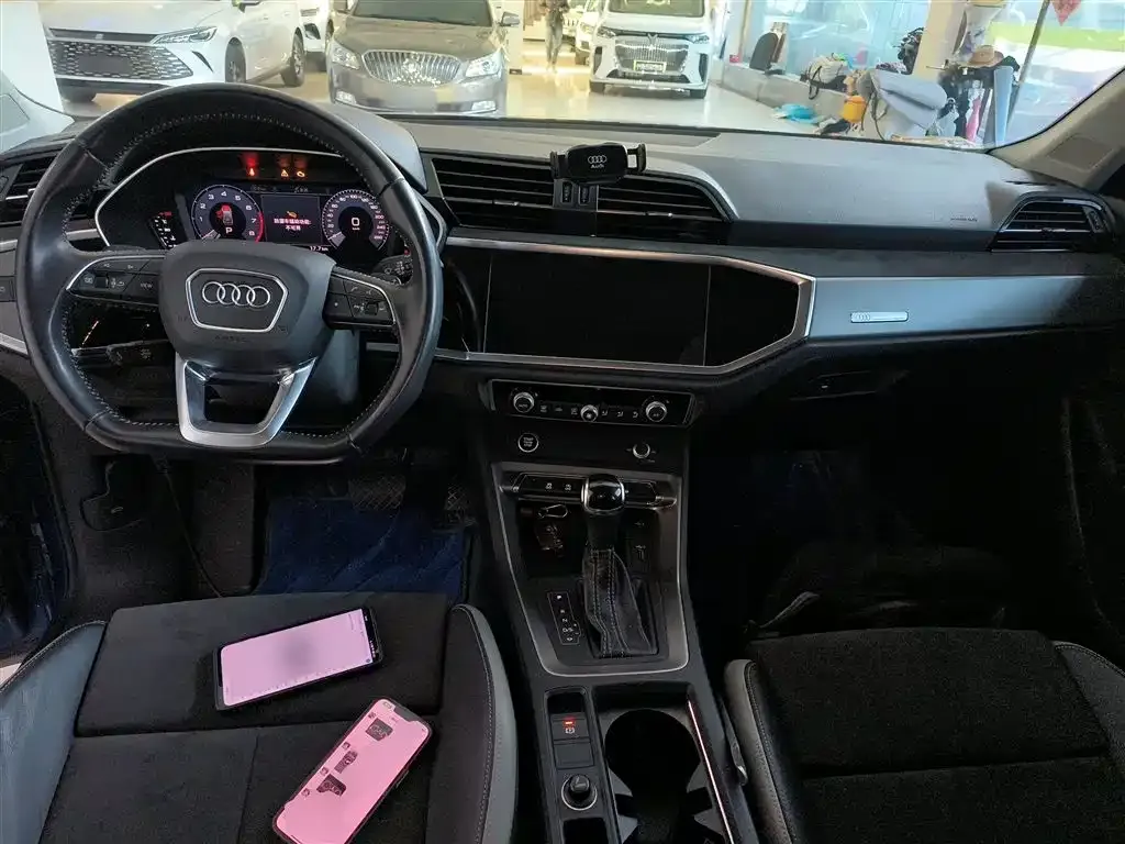 Audi Q3 — фото 10