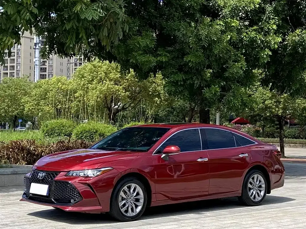 Toyota Avalon — фото 1