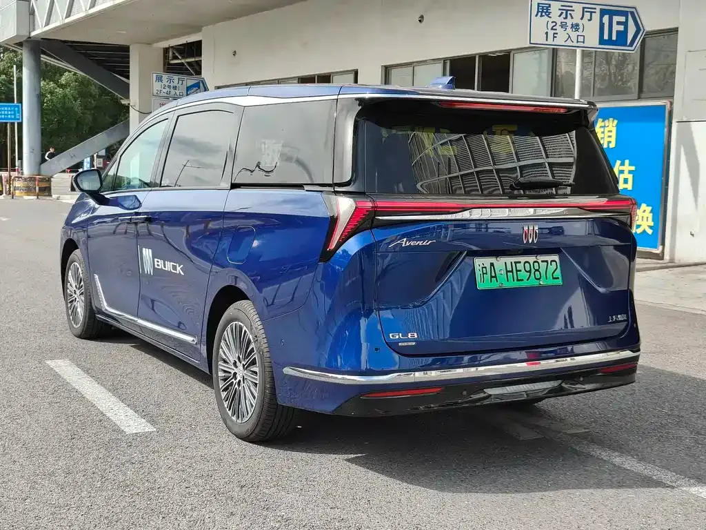 Buick GL8 Hybrid — фото 6