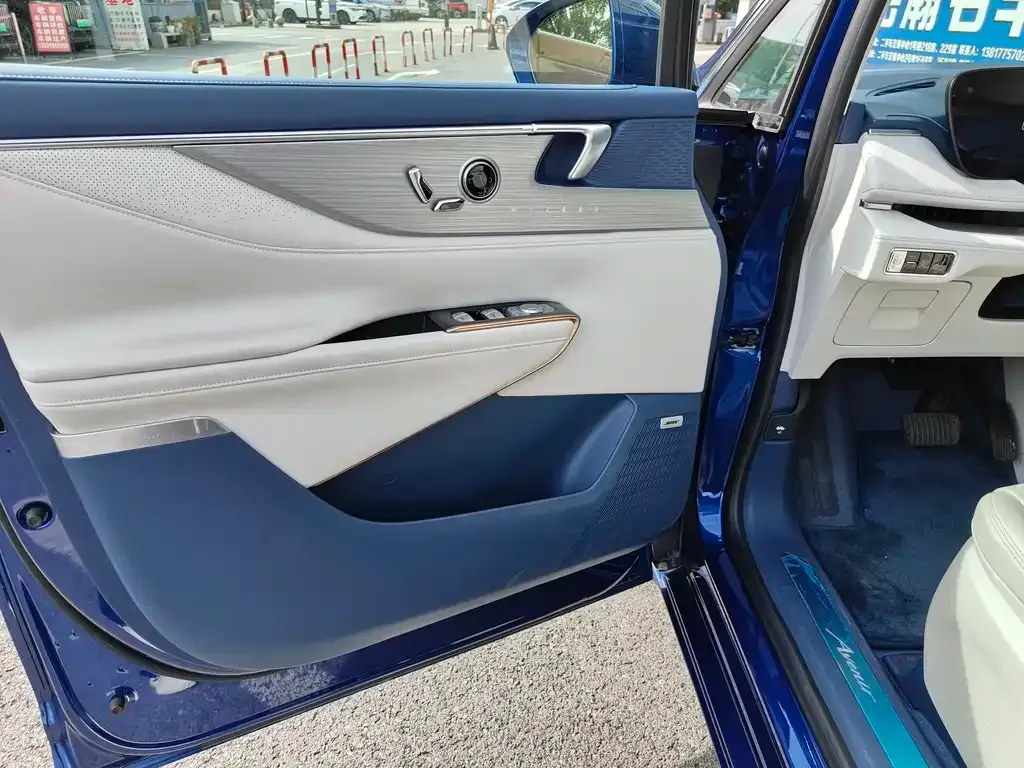 Buick GL8 Hybrid — фото 8