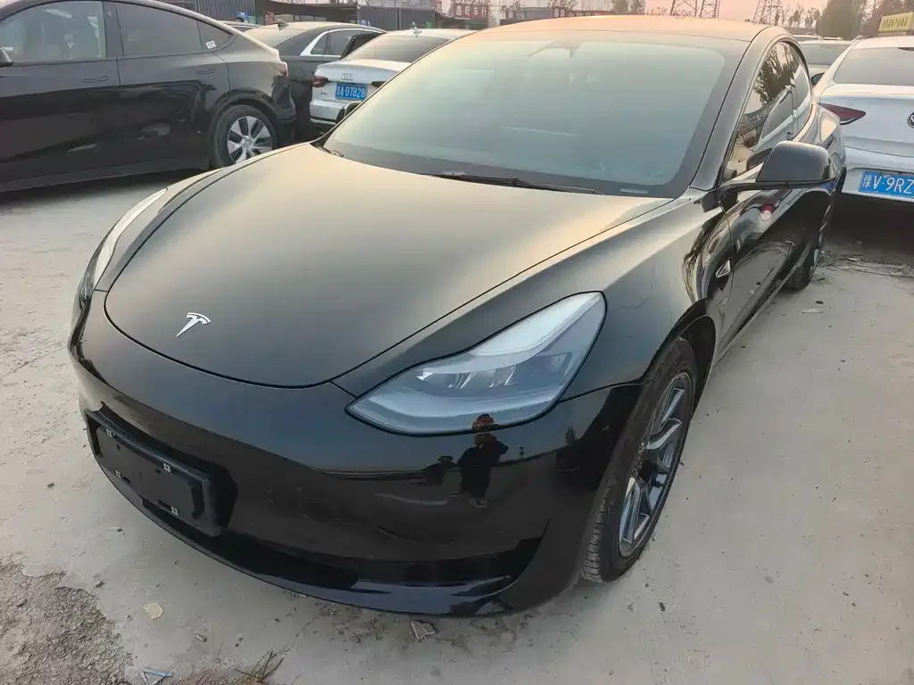 Tesla Model 3 — фото 1