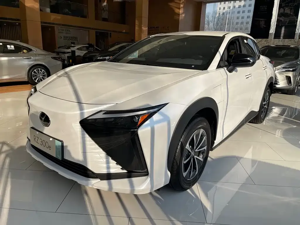 Lexus RZ — фото 1