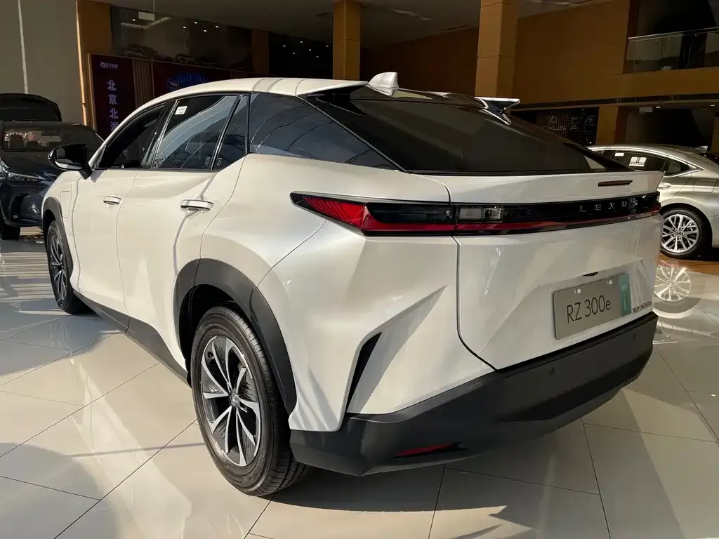 Lexus RZ — фото 2