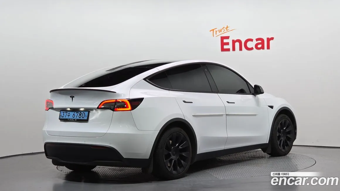 Tesla Model Y — фото 2