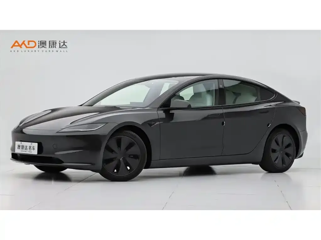 Tesla Model 3 — фото 1