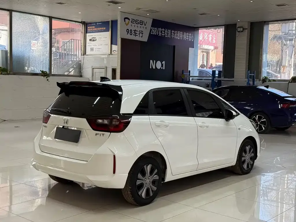 Honda Fit — фото 4
