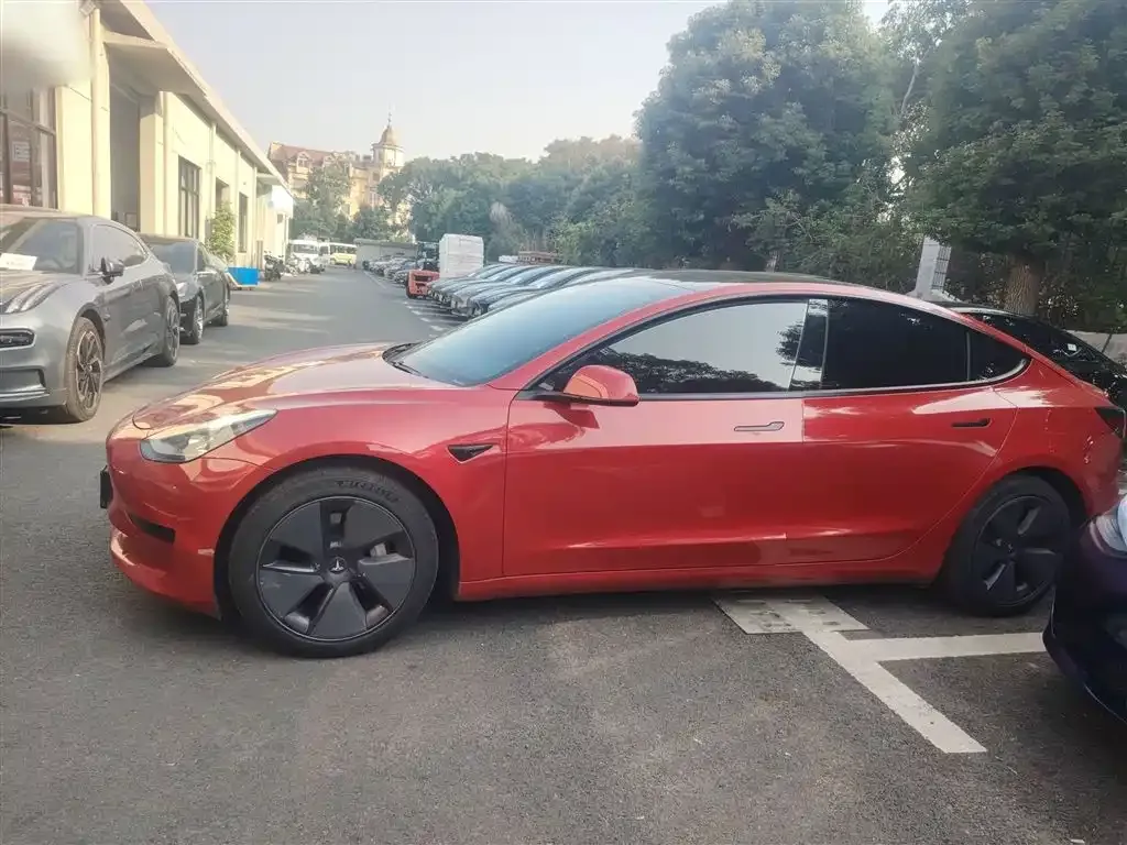 Tesla Model 3 — фото 5