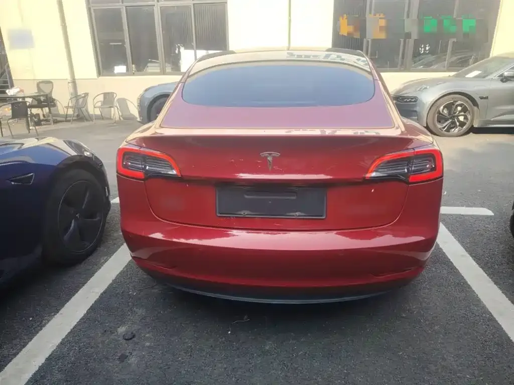 Tesla Model 3 — фото 6