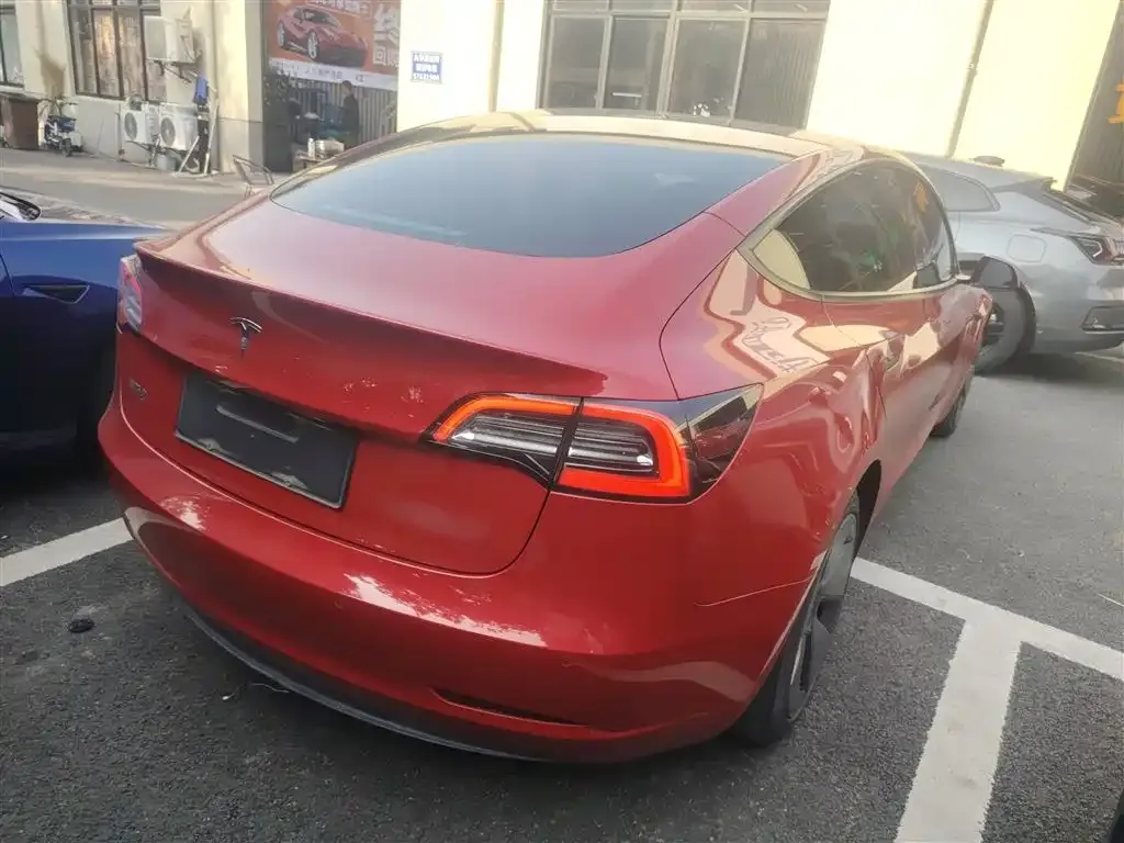 Tesla Model 3 — фото 7