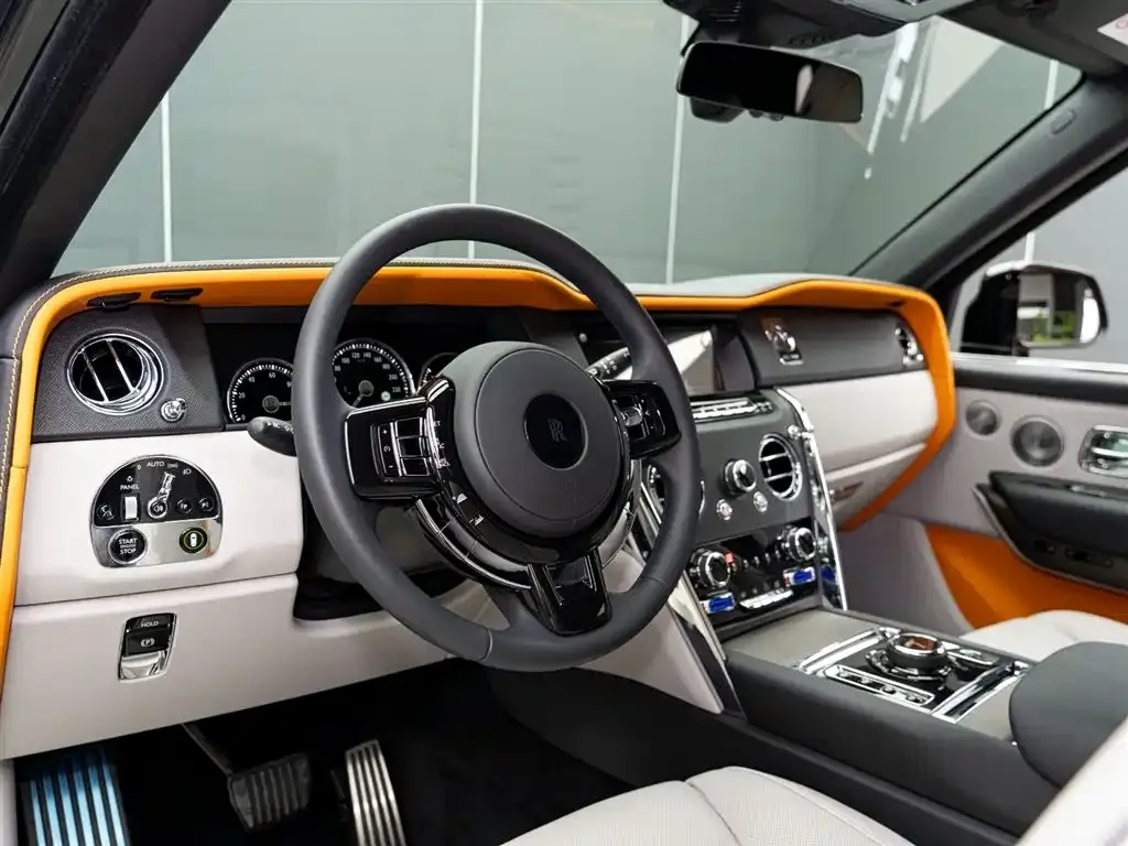Rolls-Royce Cullinan — фото 10