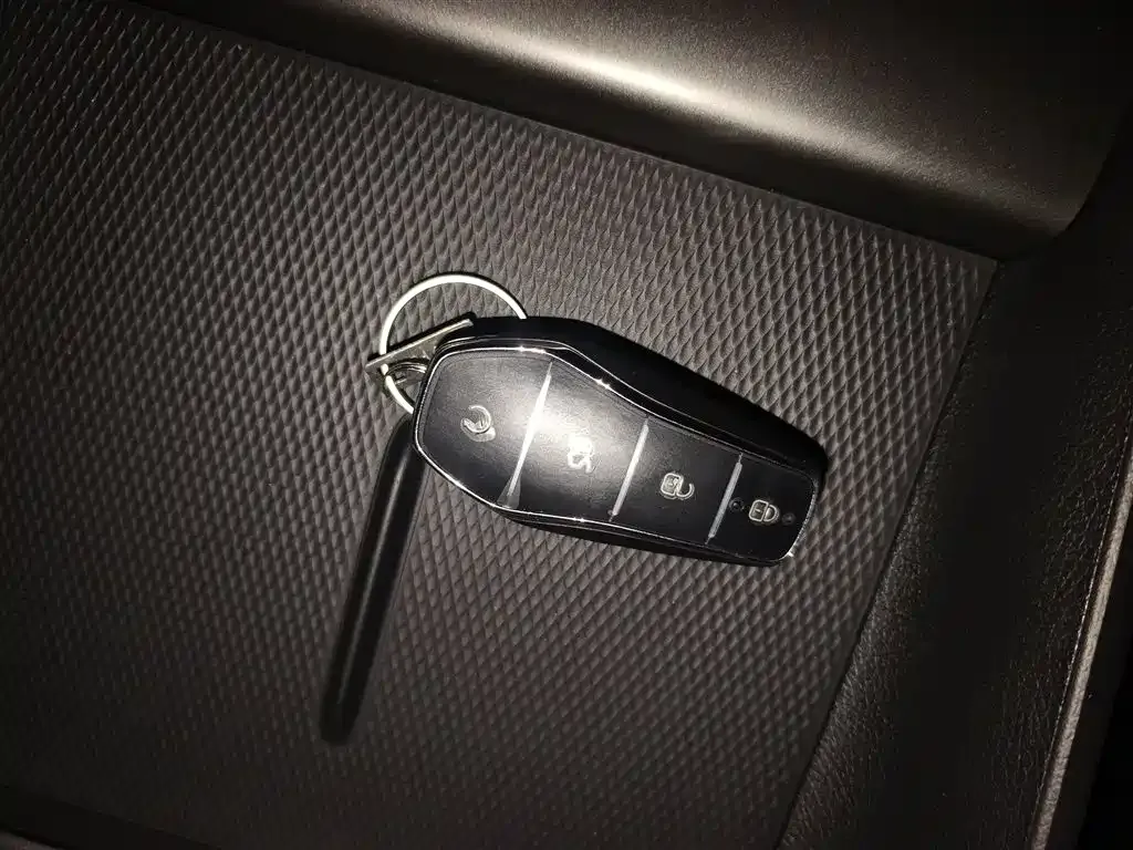 BYD Seal 05 DM-i — фото 9