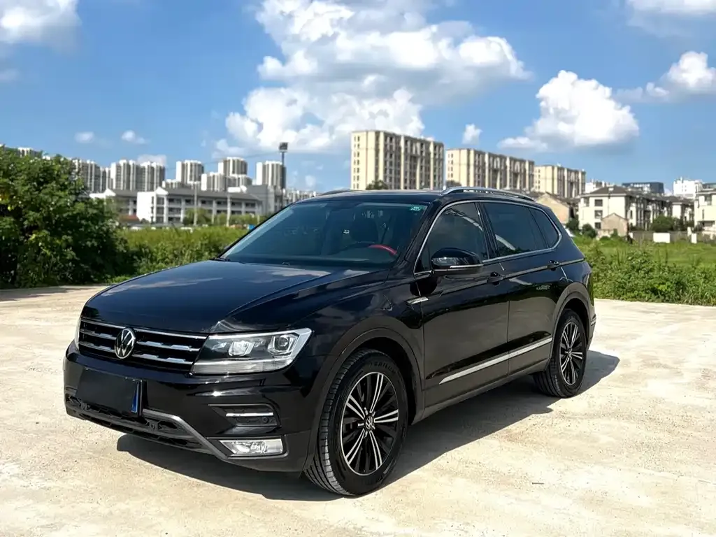 Volkswagen Tiguan L — фото 1