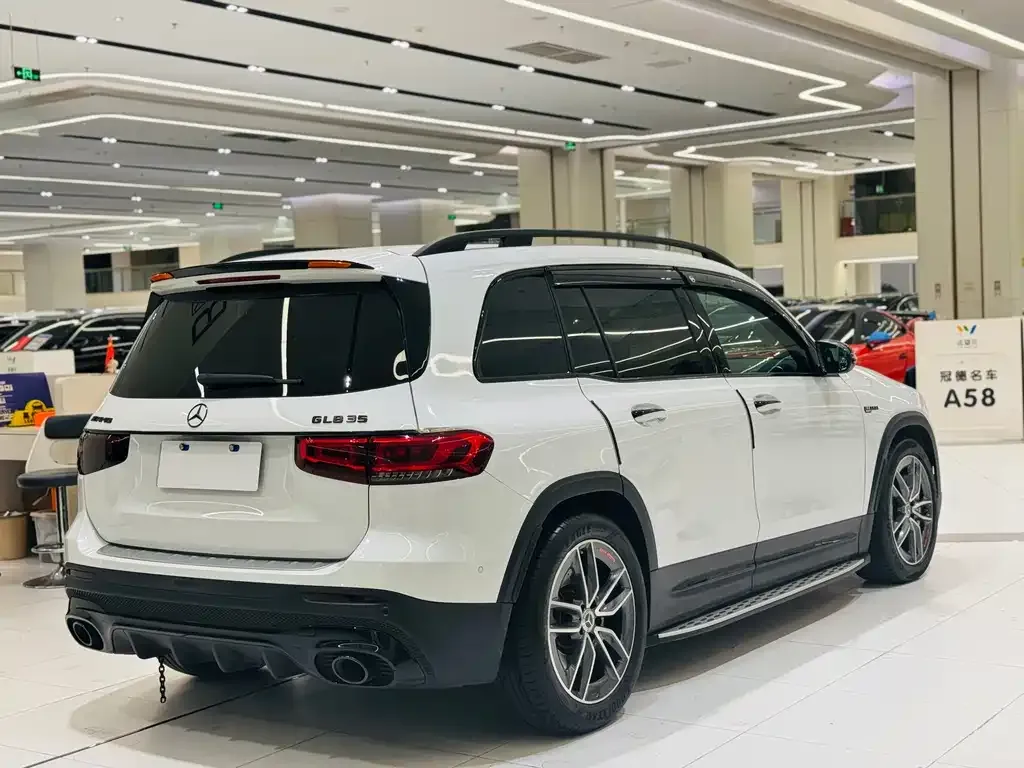 Mercedes-Benz GLB AMG — фото 10