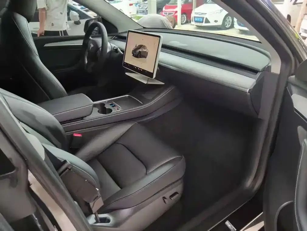 Tesla Model Y — фото 4