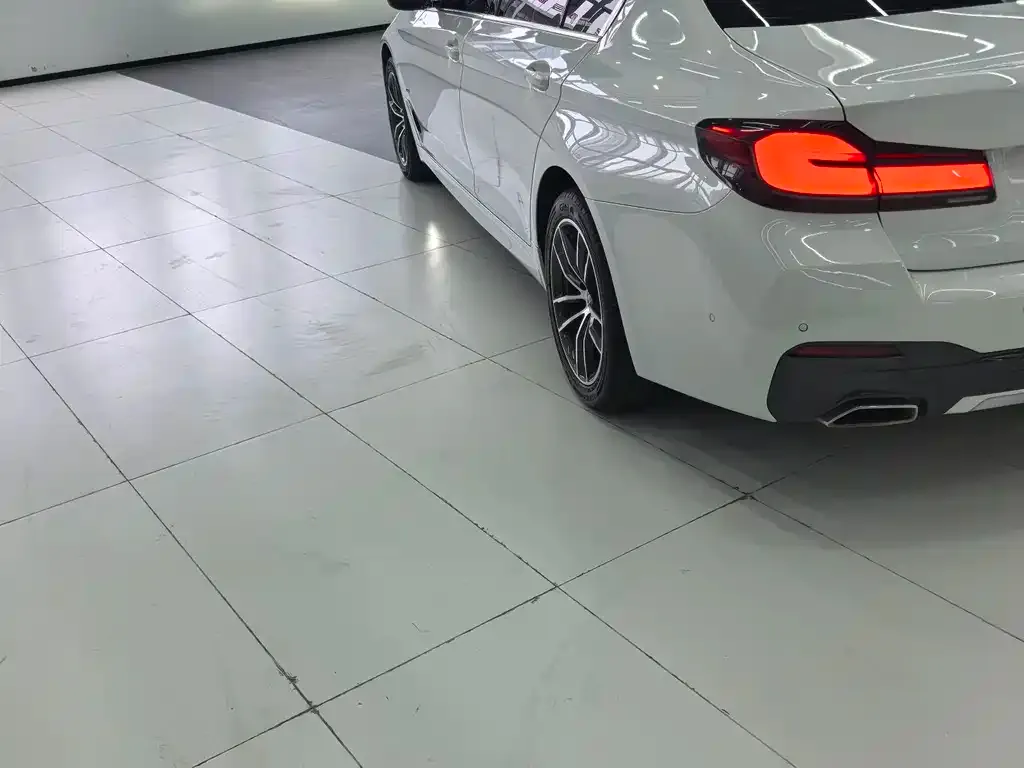 BMW 5 Series — фото 10