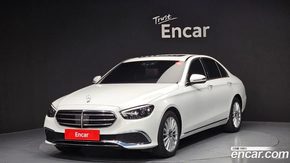 Mercedes-Benz E-Class — фото 1